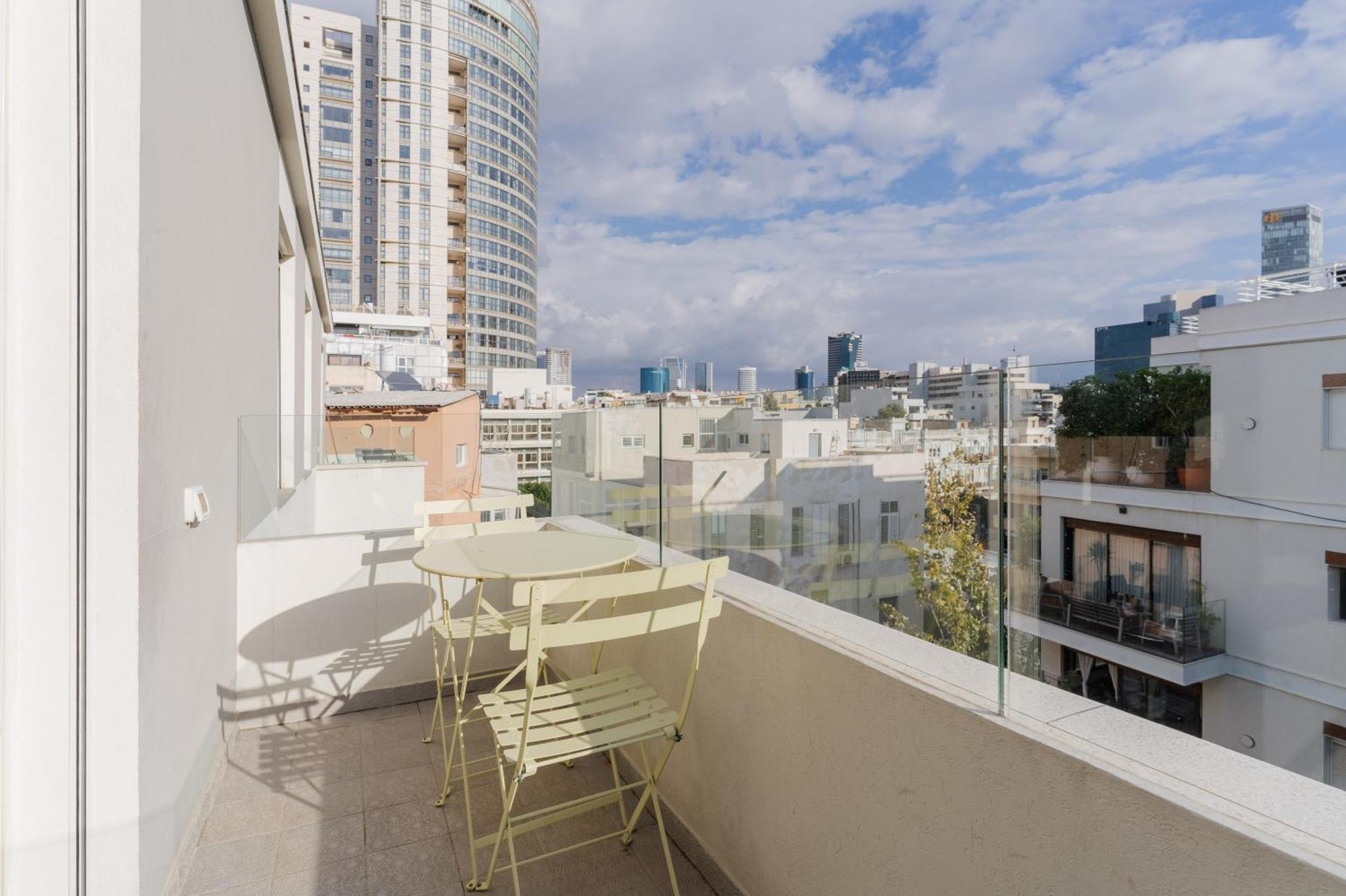 Blueground Nahalat Bynamin View Apartment
